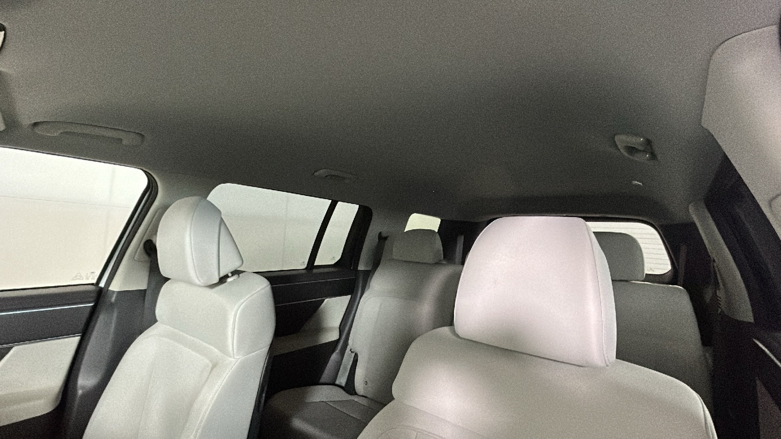Used 2025 Hyundai Santa Fe SE FWD image 16