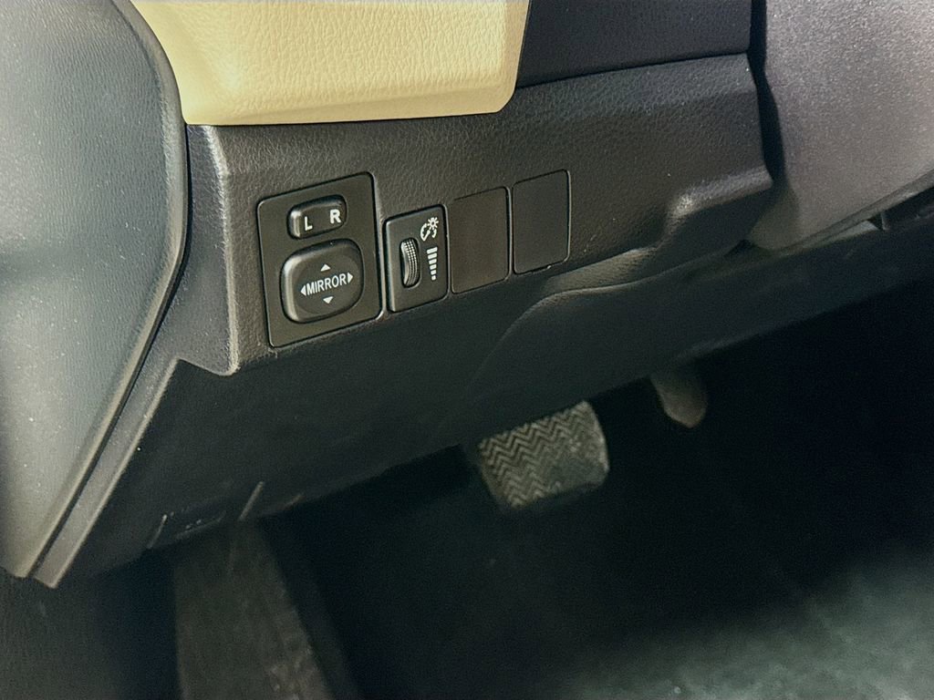 Used 2014 Toyota Corolla LE image 10