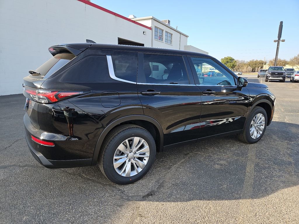 New 2026 Mitsubishi Outlander ES image 13