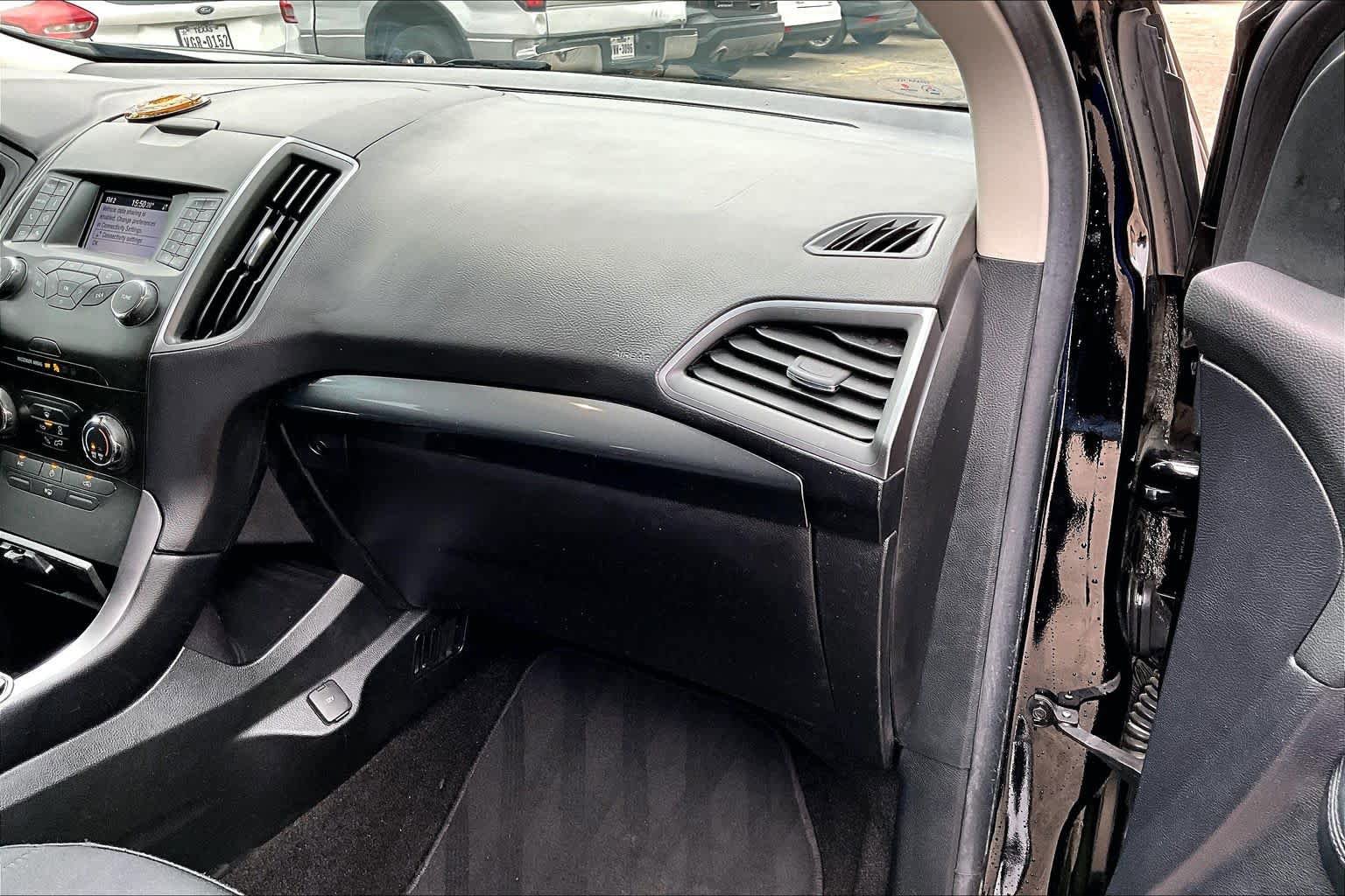 Used 2019 Ford Edge SE FWD image 19