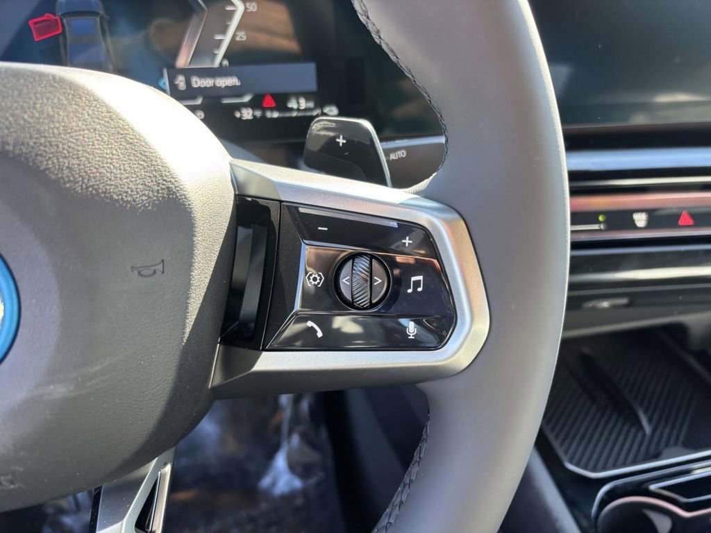 New 2026 BMW 550e xDrive image 13