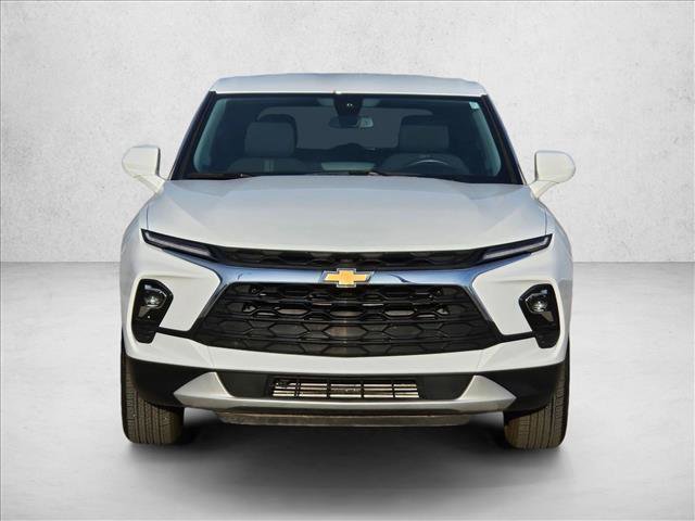 Used 2025 Chevrolet Blazer LT FWD image 2