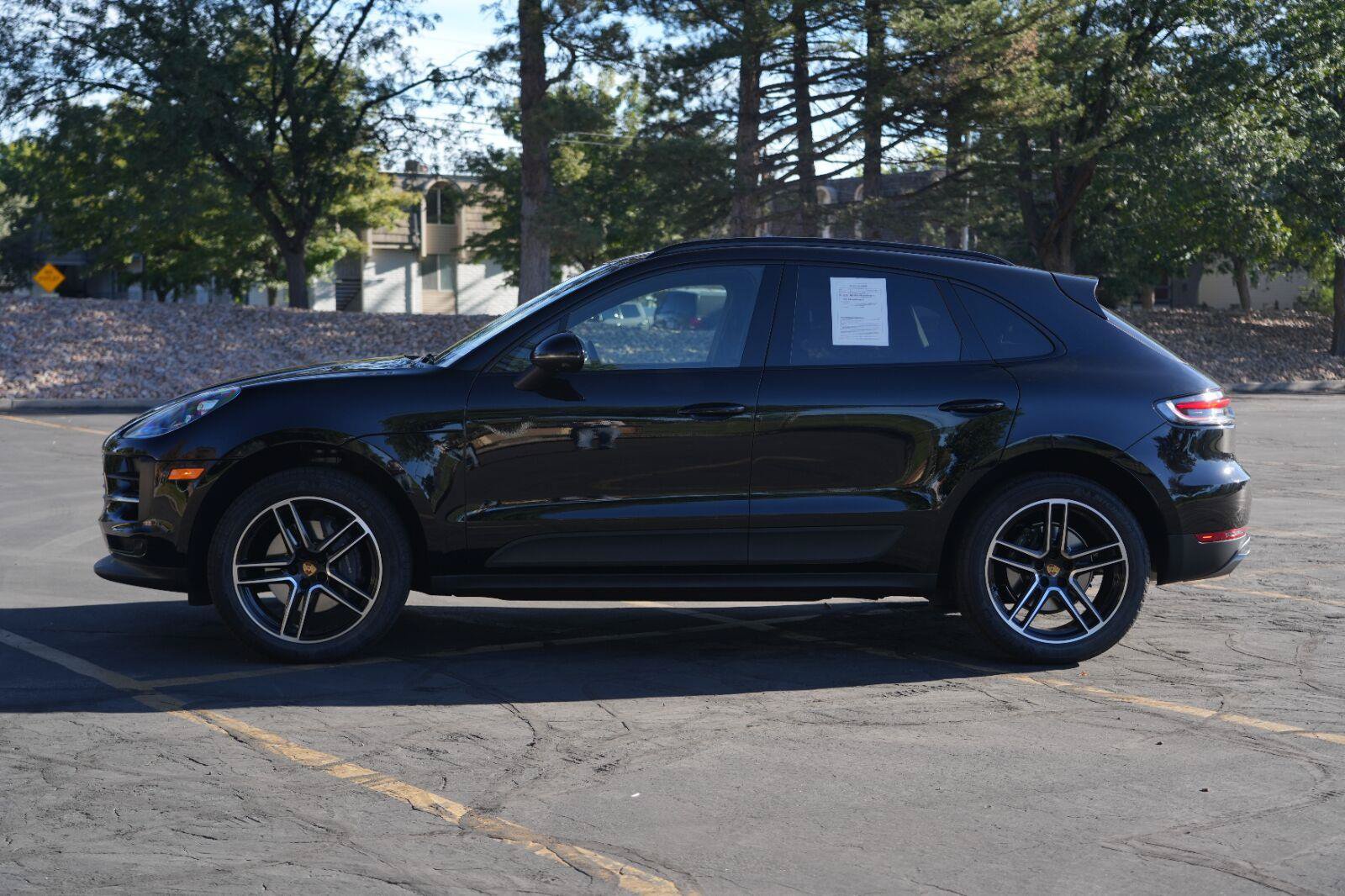 Used 2021 Porsche Macan AWD/4WD image 2