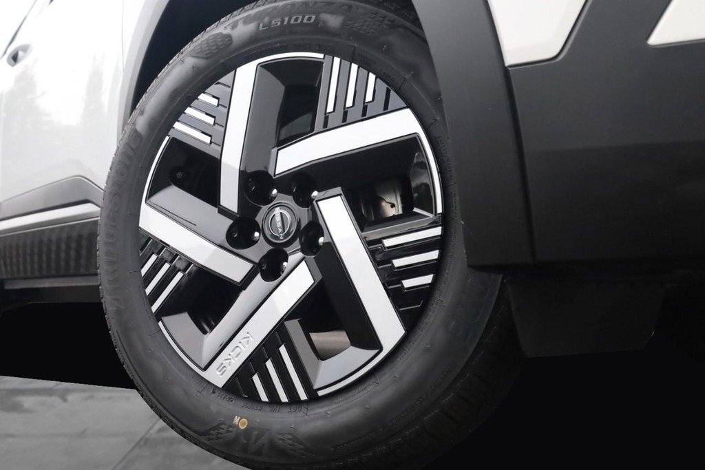 New 2026 Nissan Kicks SV image 3