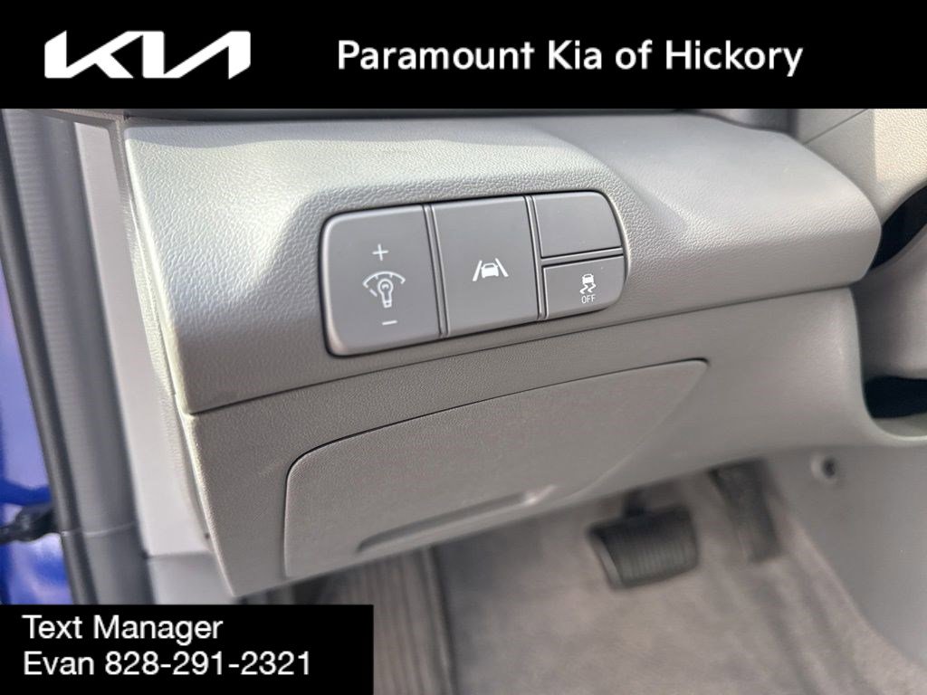 Used 2023 Hyundai Elantra SEL w/ Convenience Package image 16