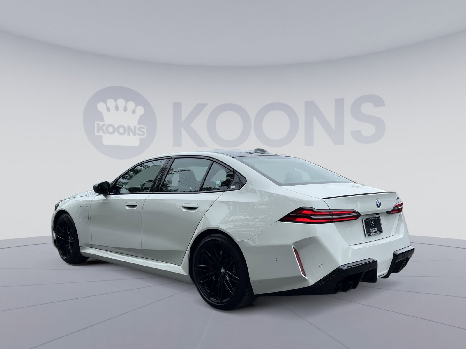 Used 2025 BMW M5 AWD/4WD image 8