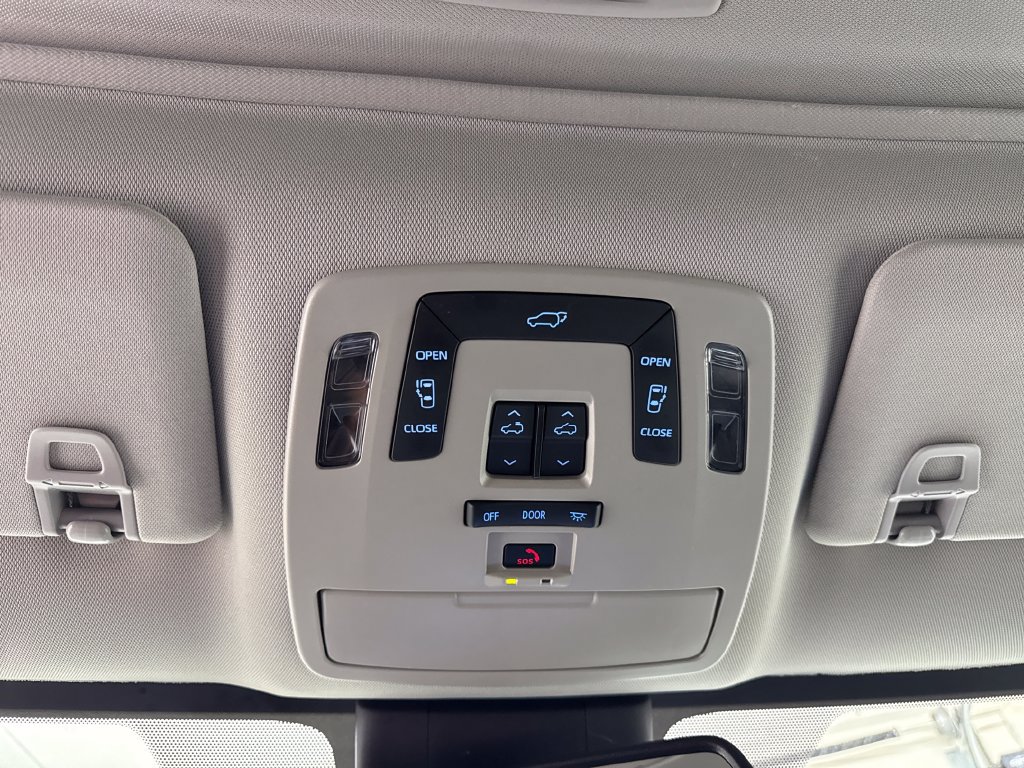 Used 2021 Toyota Sienna XLE w/ XLE Plus Package FWD image 21