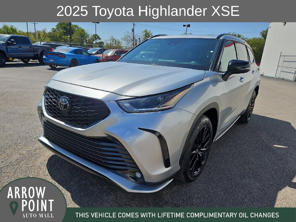 Used 2025 Toyota Highlander XSE AWD/4WD image 4