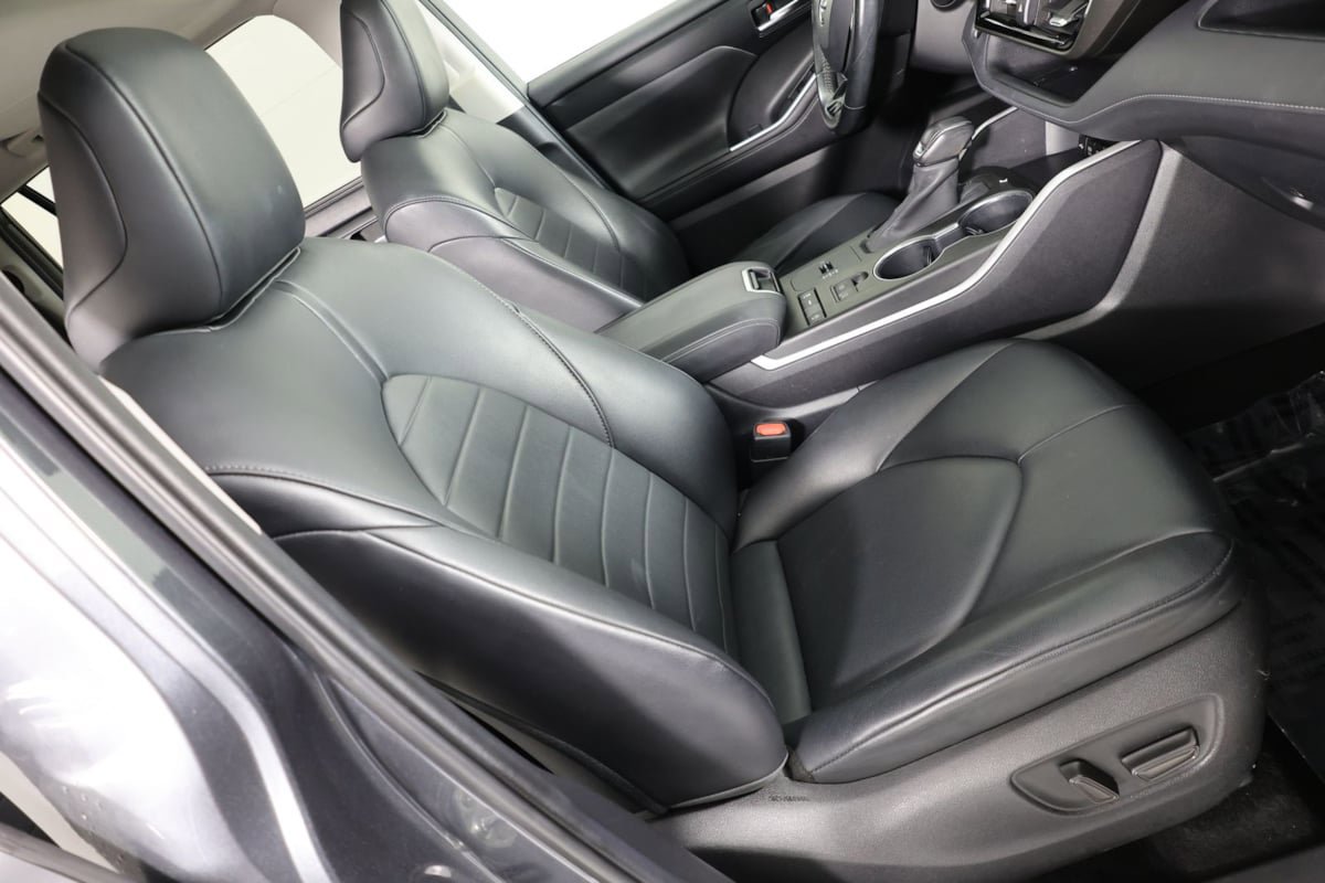 Used 2020 Toyota Highlander XLE FWD image 40
