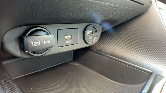 Used 2022 Hyundai Elantra SEL w/ Preferred Accessory Package image 17