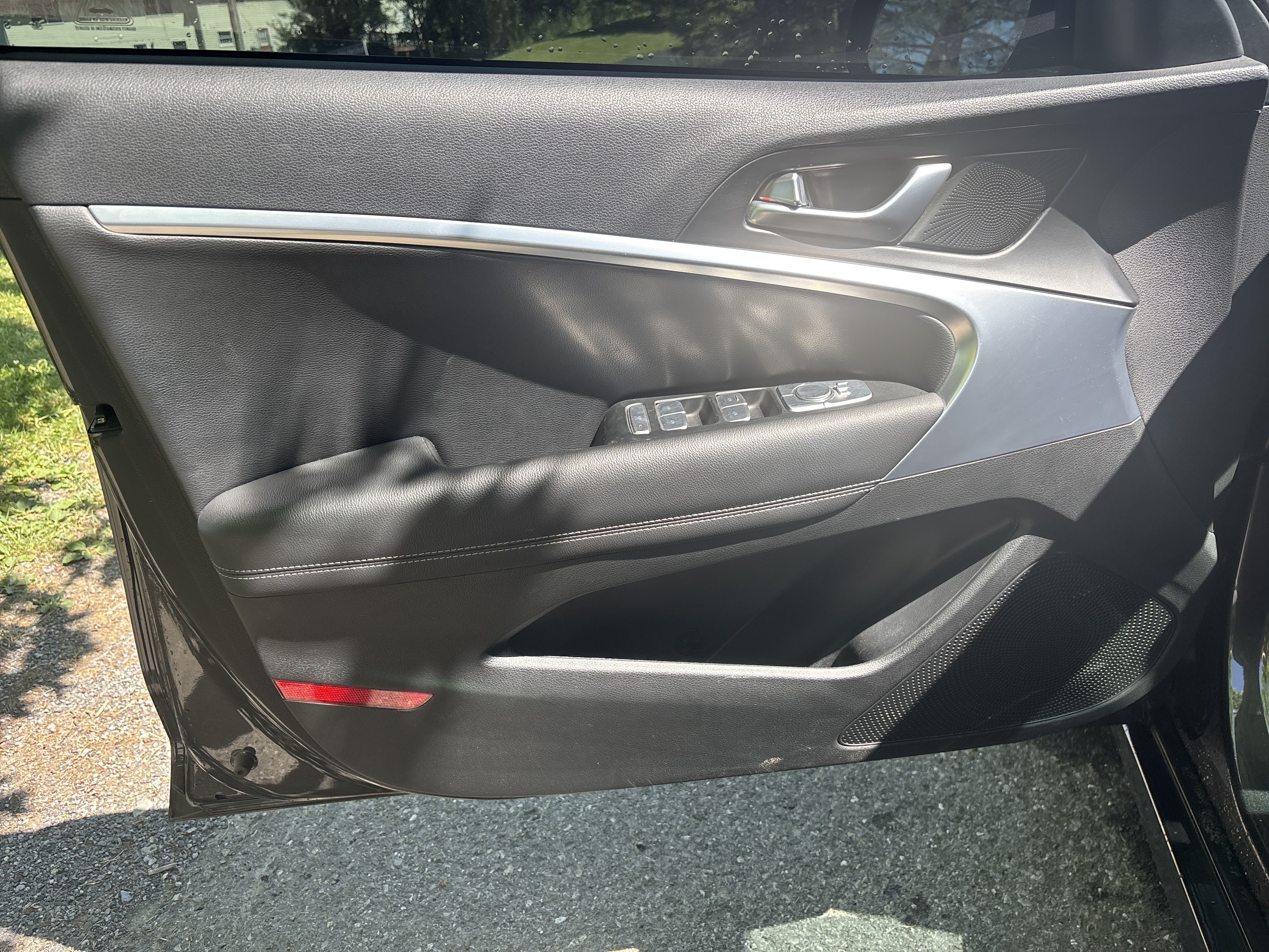 Used 2023 Genesis G70 2.0T AWD/4WD image 16