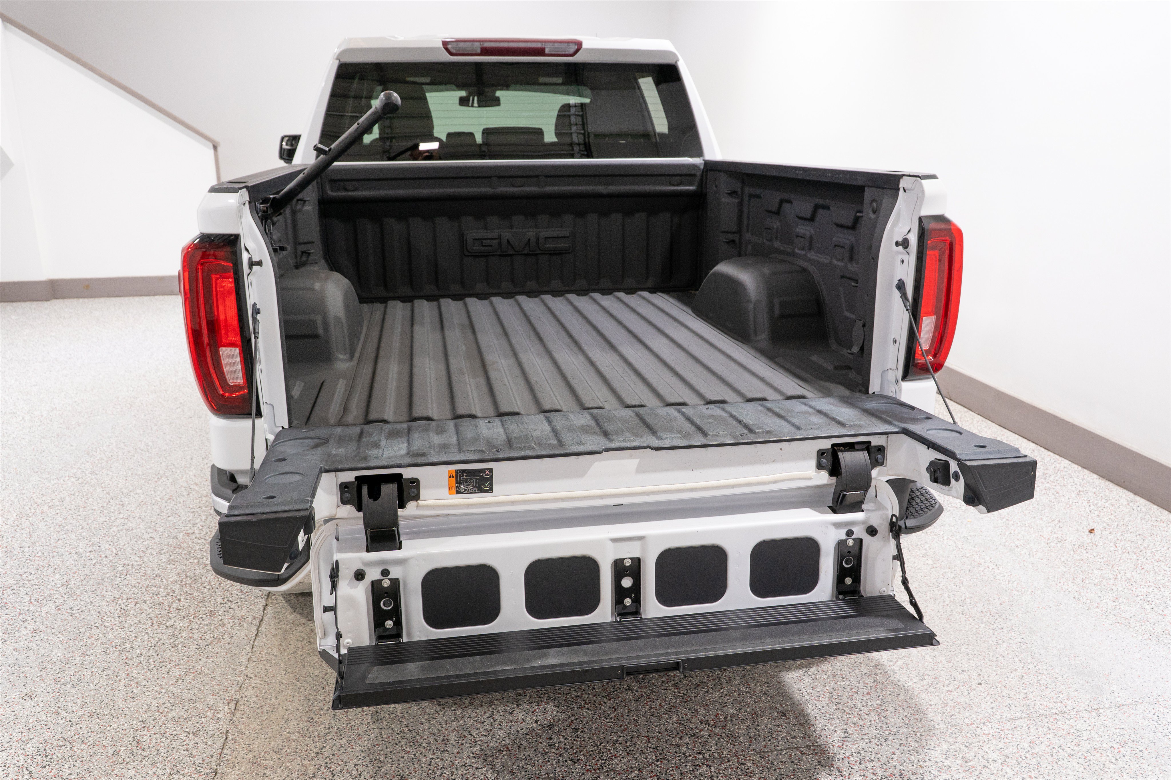 Used 2023 GMC Sierra 1500 SLT w/ SLT Premium Package AWD/4WD image 11