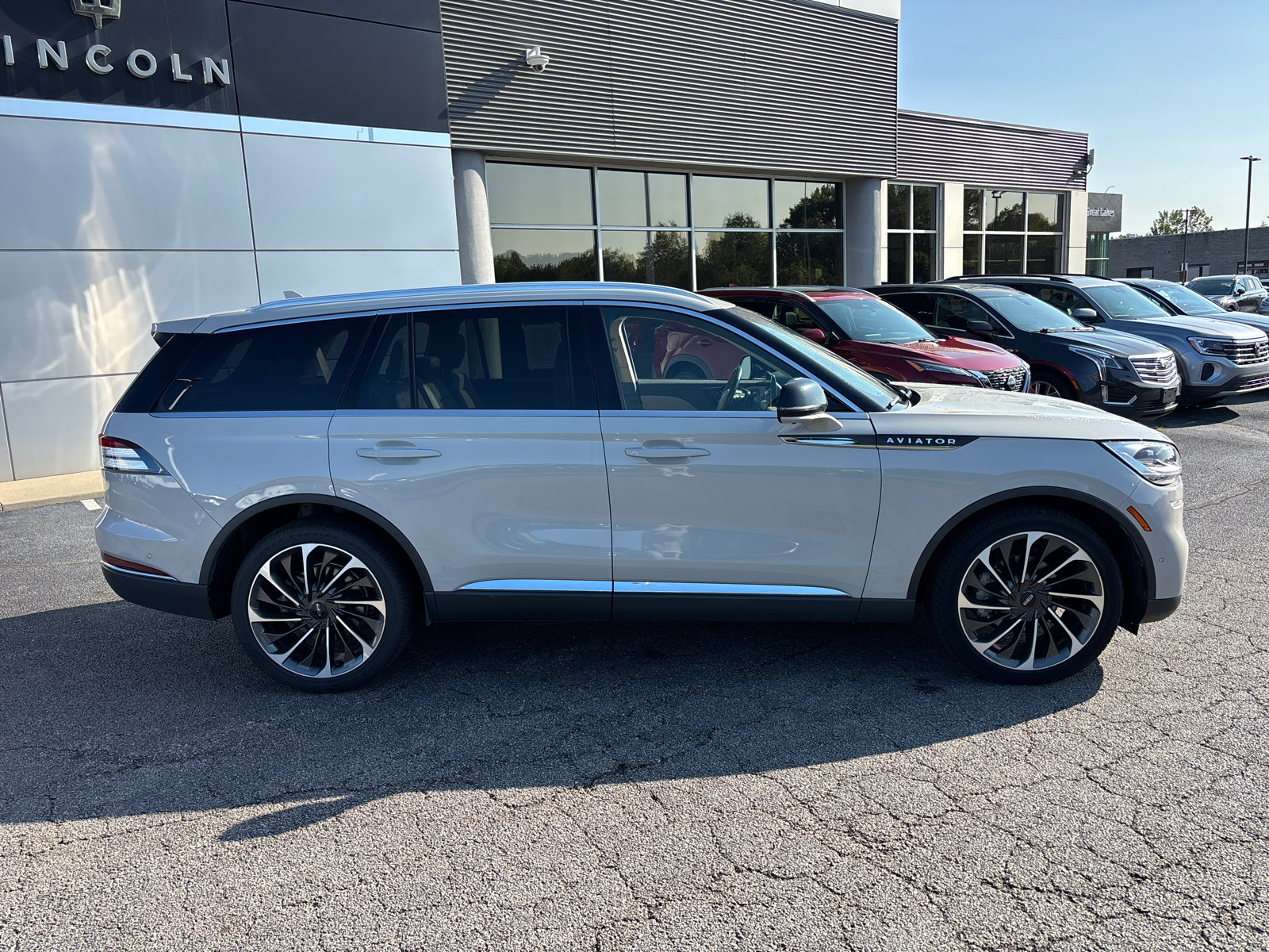 Certified 2020 Lincoln Aviator Reserve w/ Equipment Group 202A AWD/4WD image 8