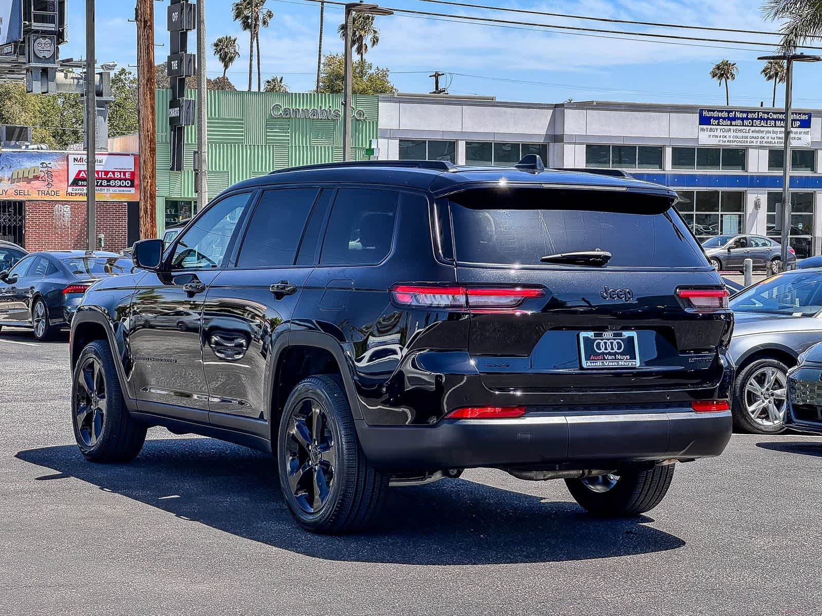 Used 2025 Jeep Grand Cherokee L Limited w/ Black Appearance Package AWD/4WD image 2