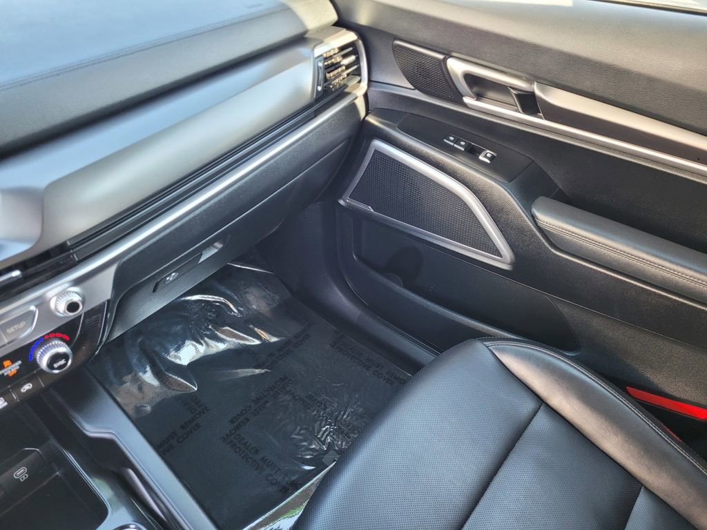 Used 2024 Kia Telluride LX image 10