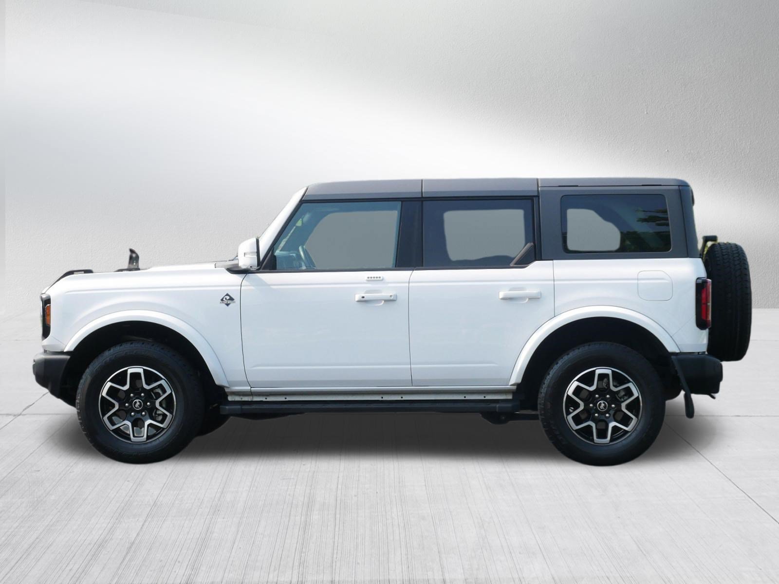 Used 2023 Ford Bronco Outer Banks AWD/4WD image 3