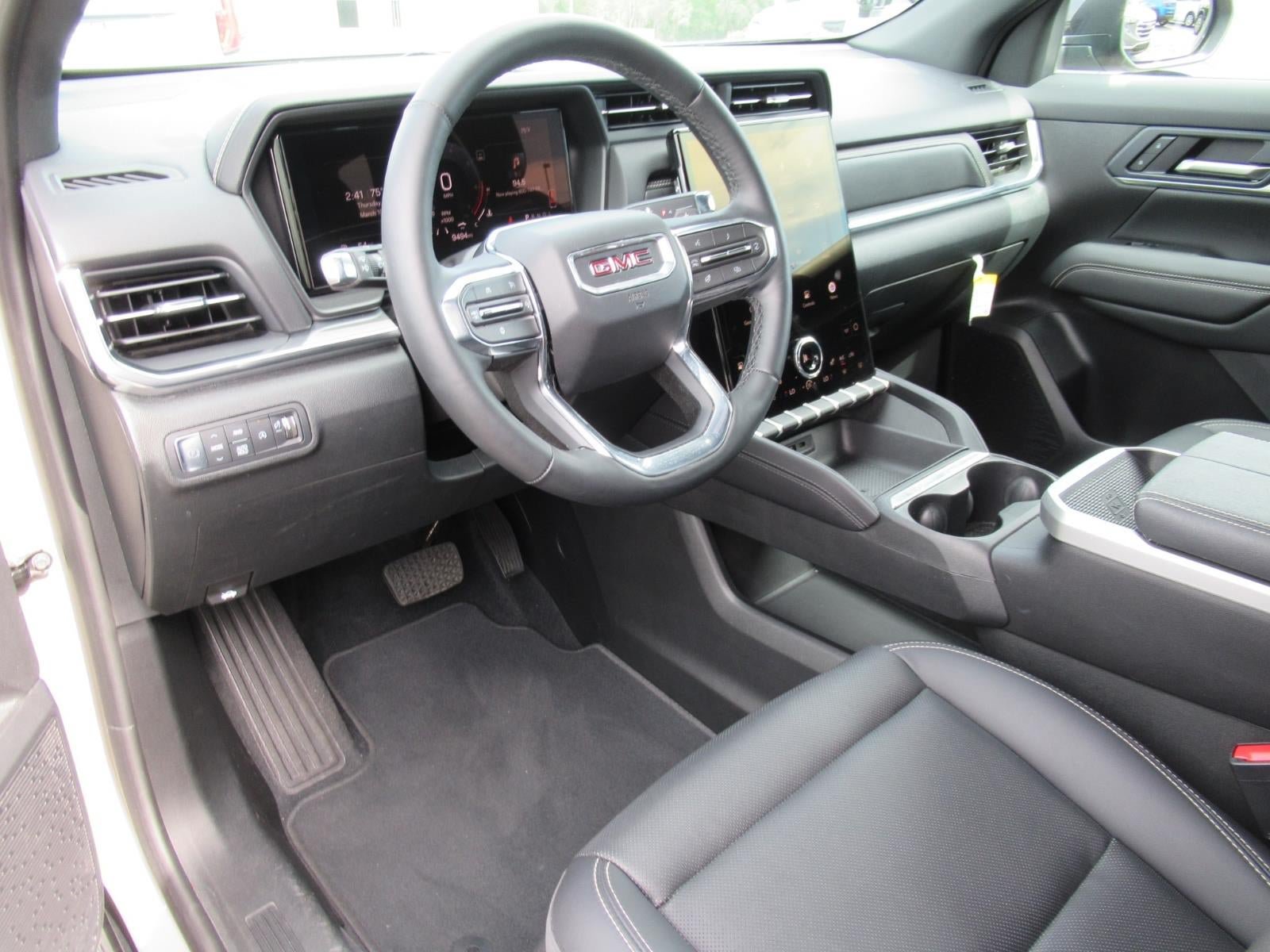 Used 2025 GMC Terrain Elevation w/ Elevation Premium Package AWD/4WD image 14