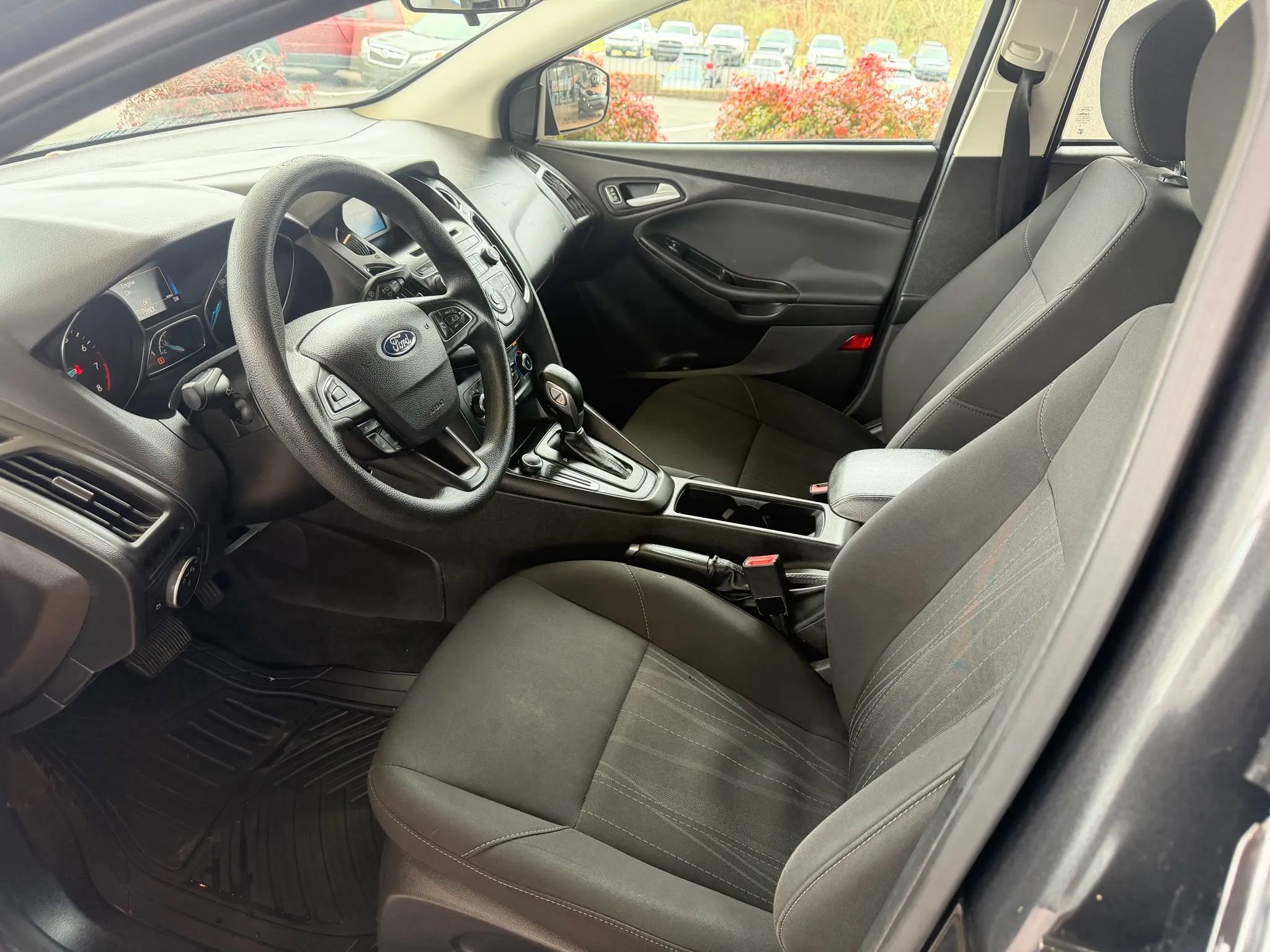 Used 2017 Ford Focus SE image 7