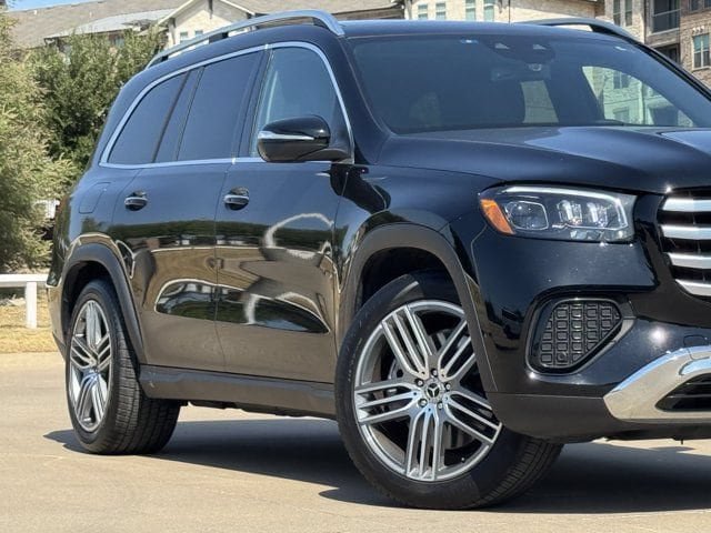 Used 2025 Mercedes-Benz GLS 450 4MATIC image 3