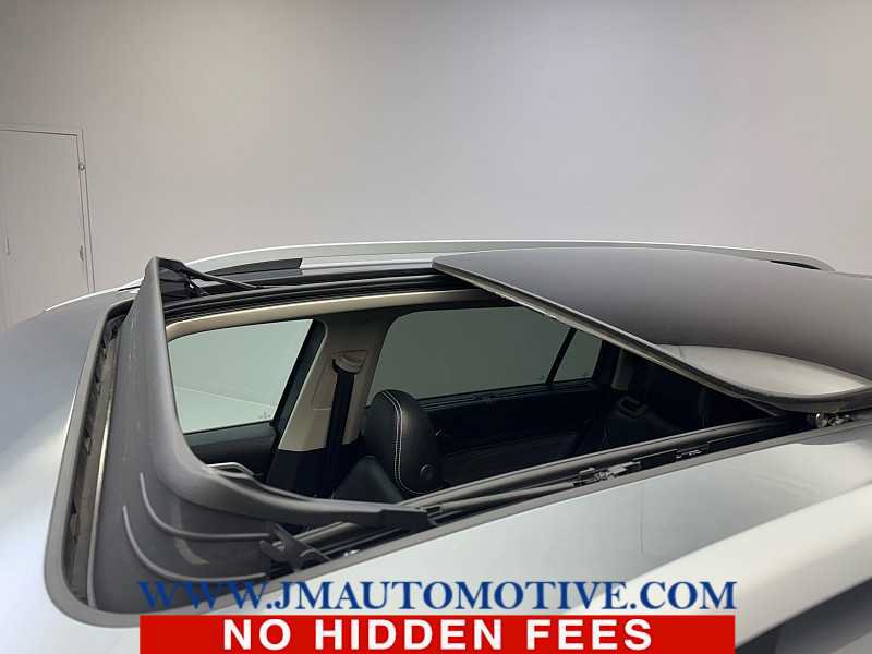 Used 2022 Volkswagen Atlas SEL R-Line AWD/4WD image 11