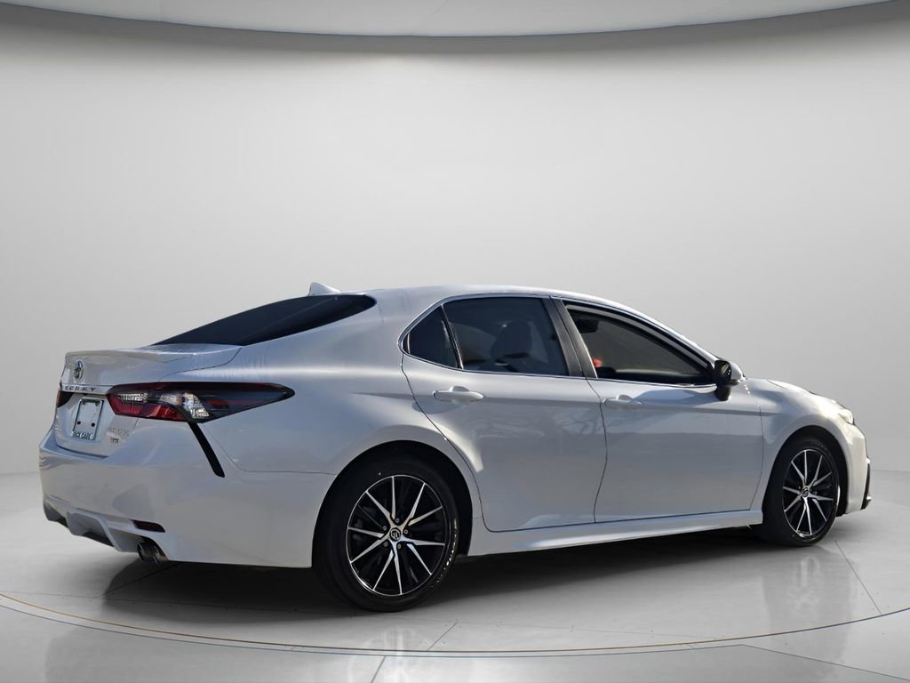 Used 2024 Toyota Camry SE image 6