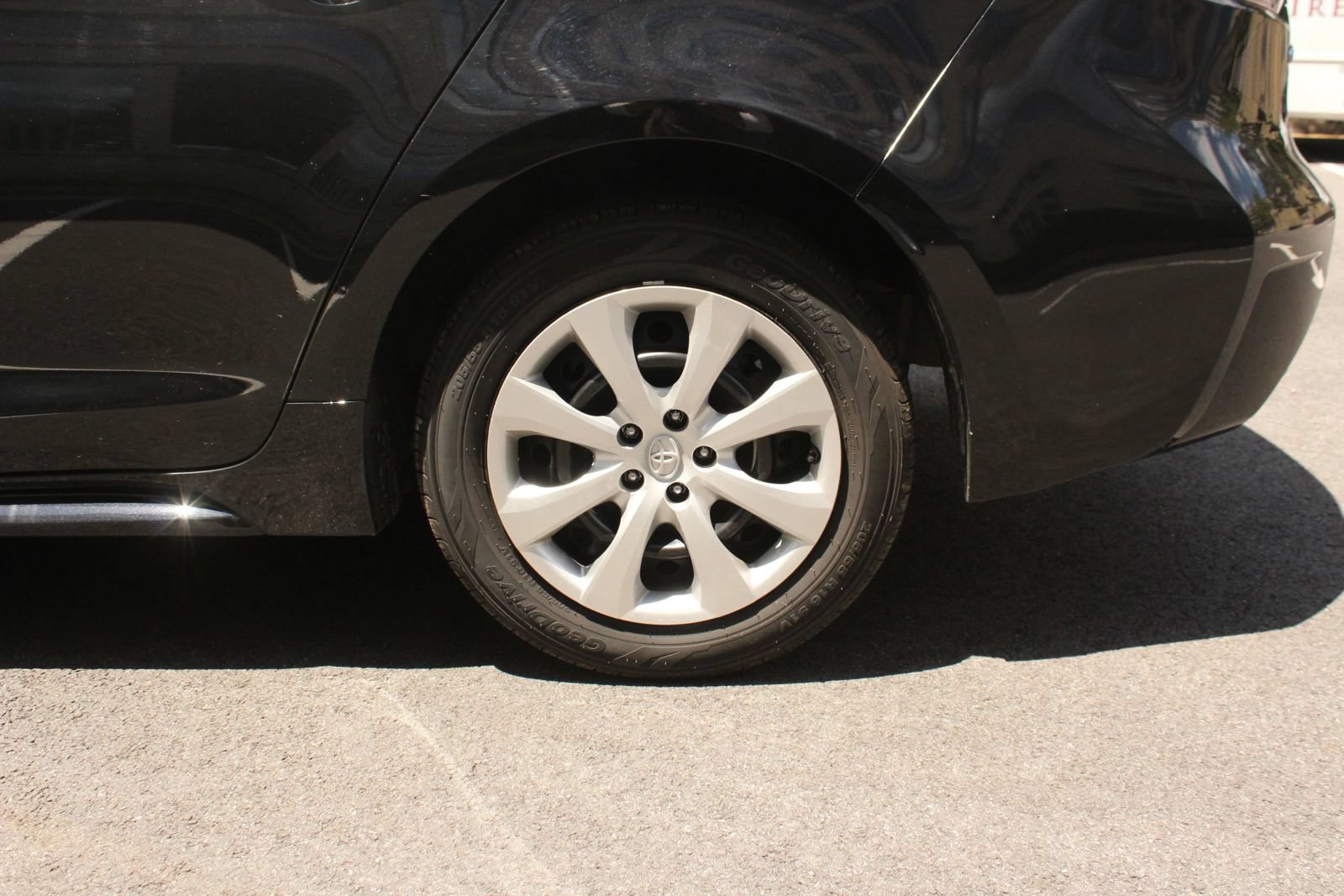 Used 2024 Toyota Corolla LE FWD image 10