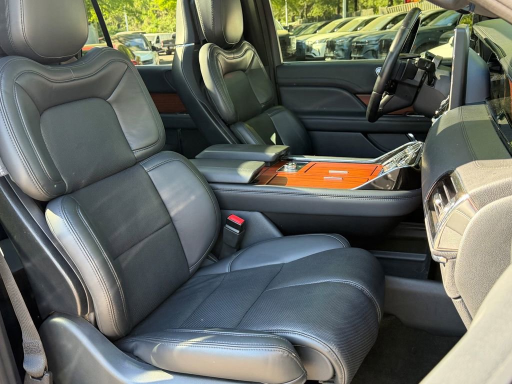 Certified 2024 Lincoln Navigator L Reserve AWD/4WD image 11
