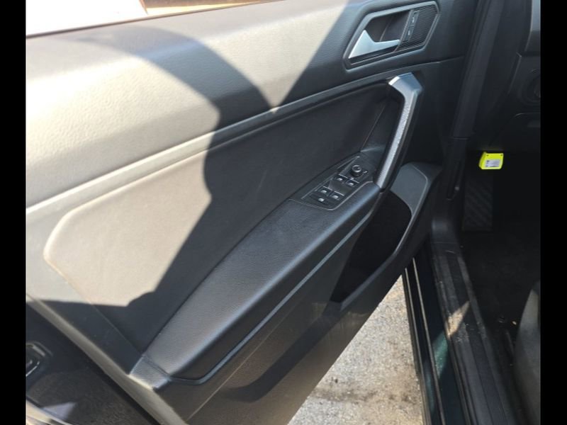 Used 2019 Volkswagen Tiguan SE image 16