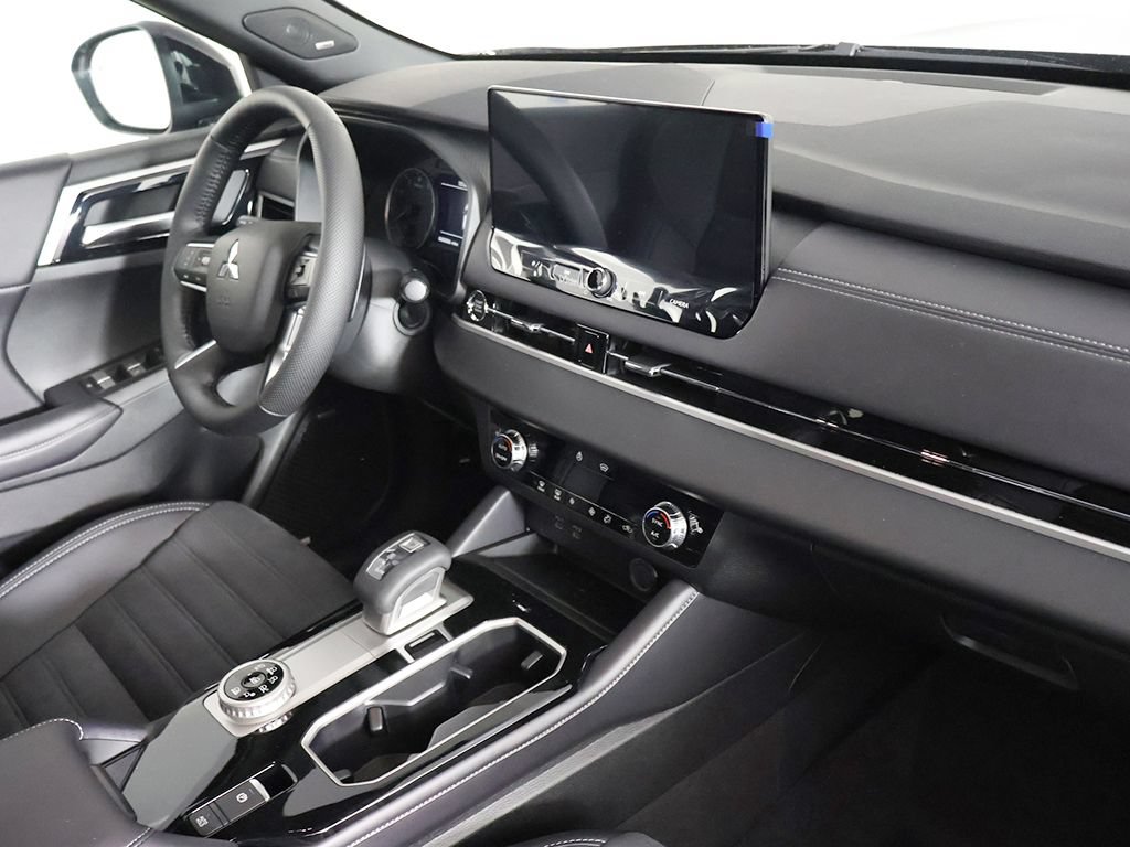 New 2026 Mitsubishi Outlander LE AWD/4WD image 26
