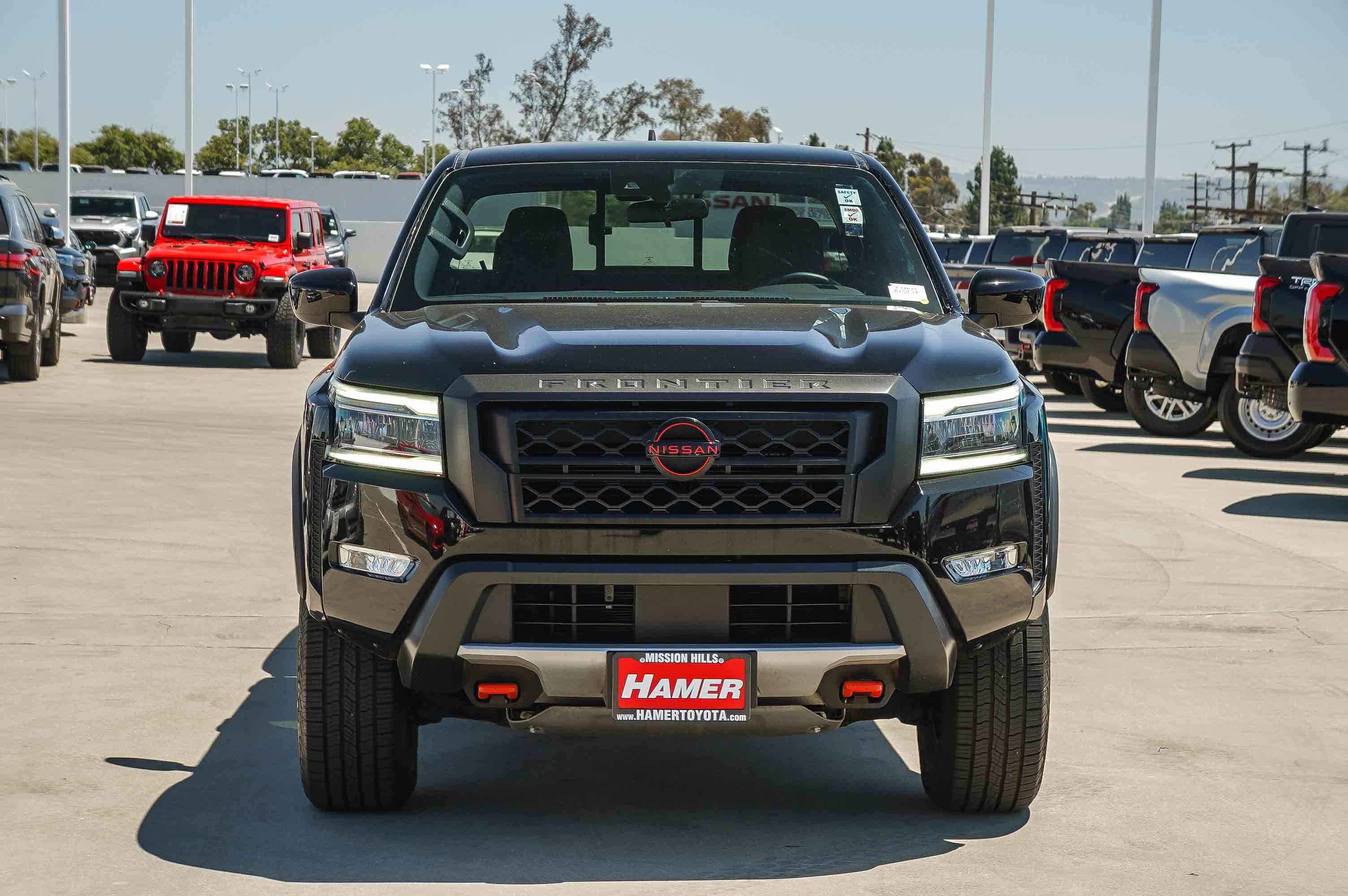 Used 2024 Nissan Frontier PRO-4X AWD/4WD image 2