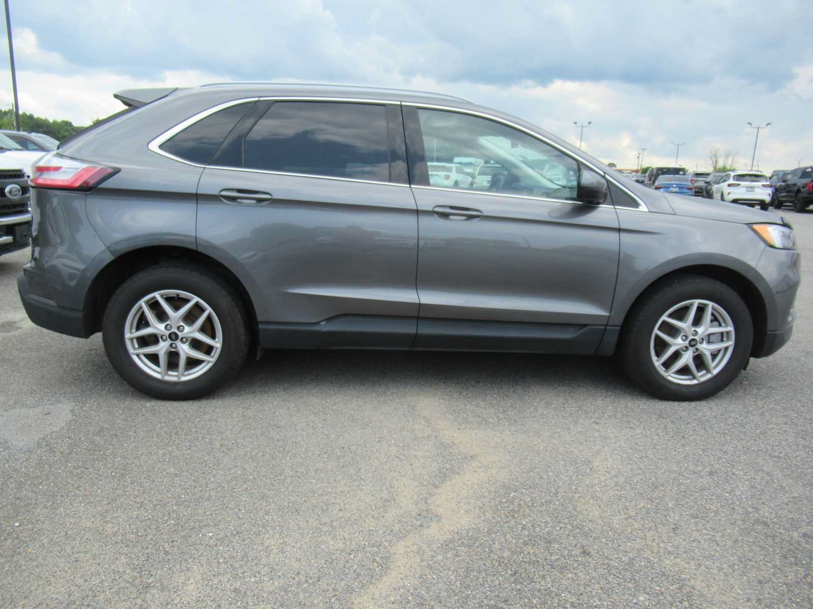 Used 2023 Ford Edge SEL AWD/4WD image 4