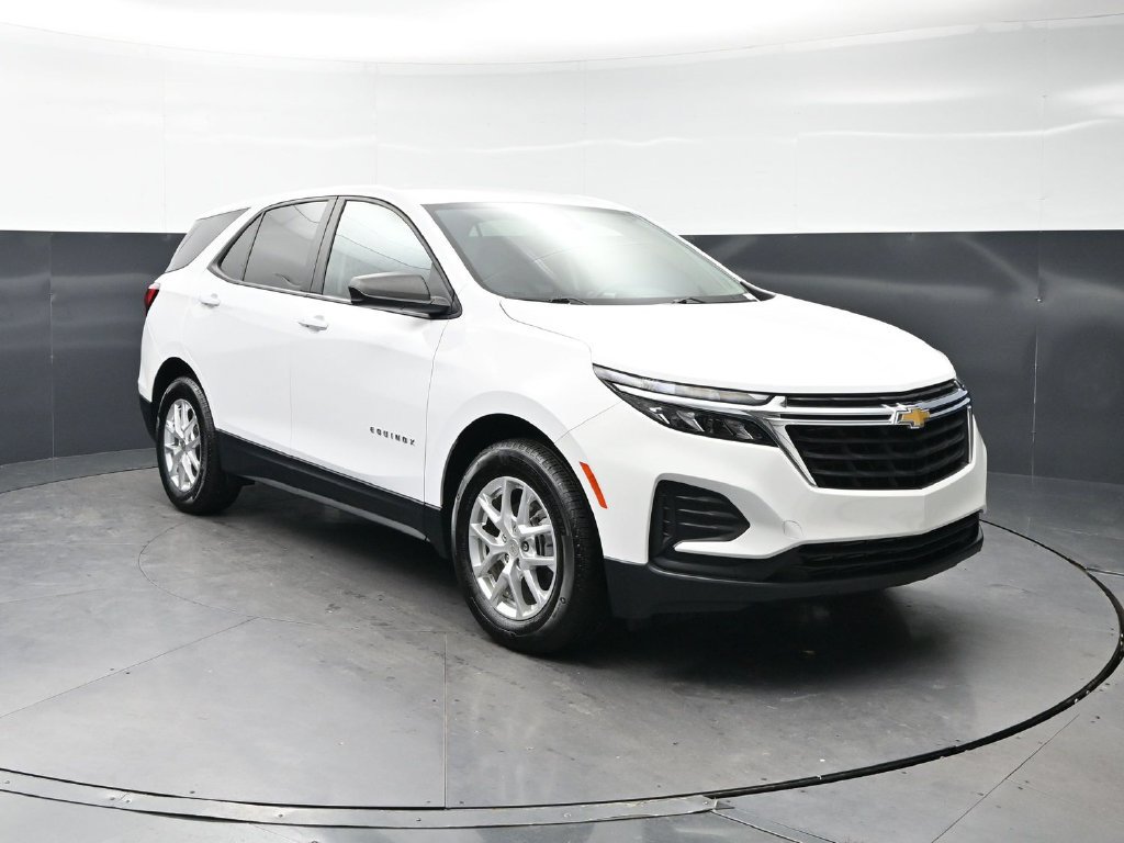 Used 2024 Chevrolet Equinox LS w/ LS Convenience Package FWD image 4