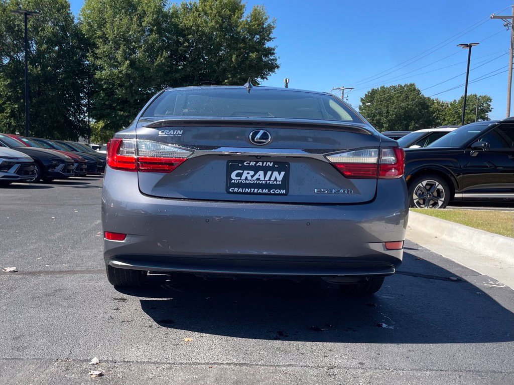 Used 2016 Lexus ES 300h w/ Luxury Package w/Wood Trim FWD image 7