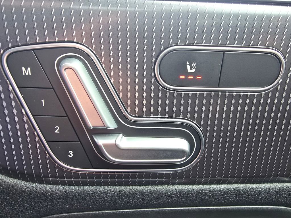 Certified 2021 Mercedes-Benz GLA 250 4MATIC image 7