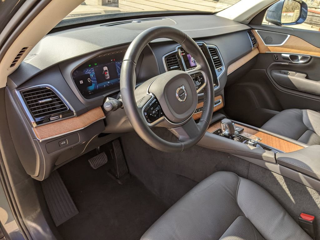 Certified 2025 Volvo XC90 B6 Plus AWD/4WD image 8