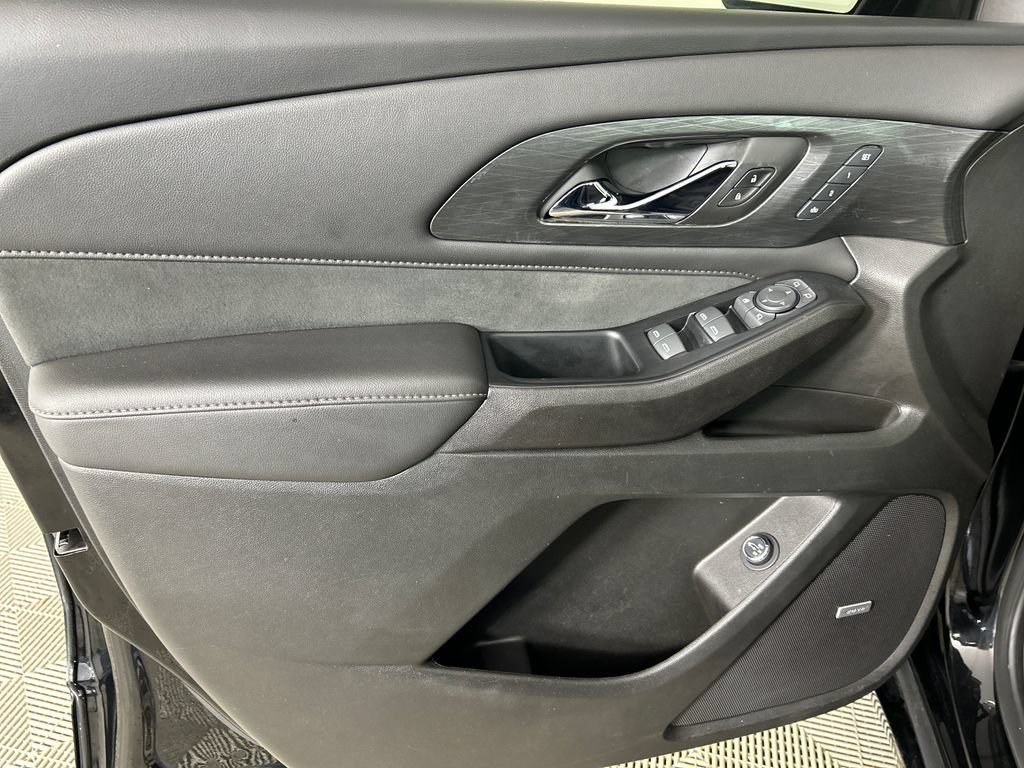 Used 2023 Chevrolet Traverse High Country FWD image 11