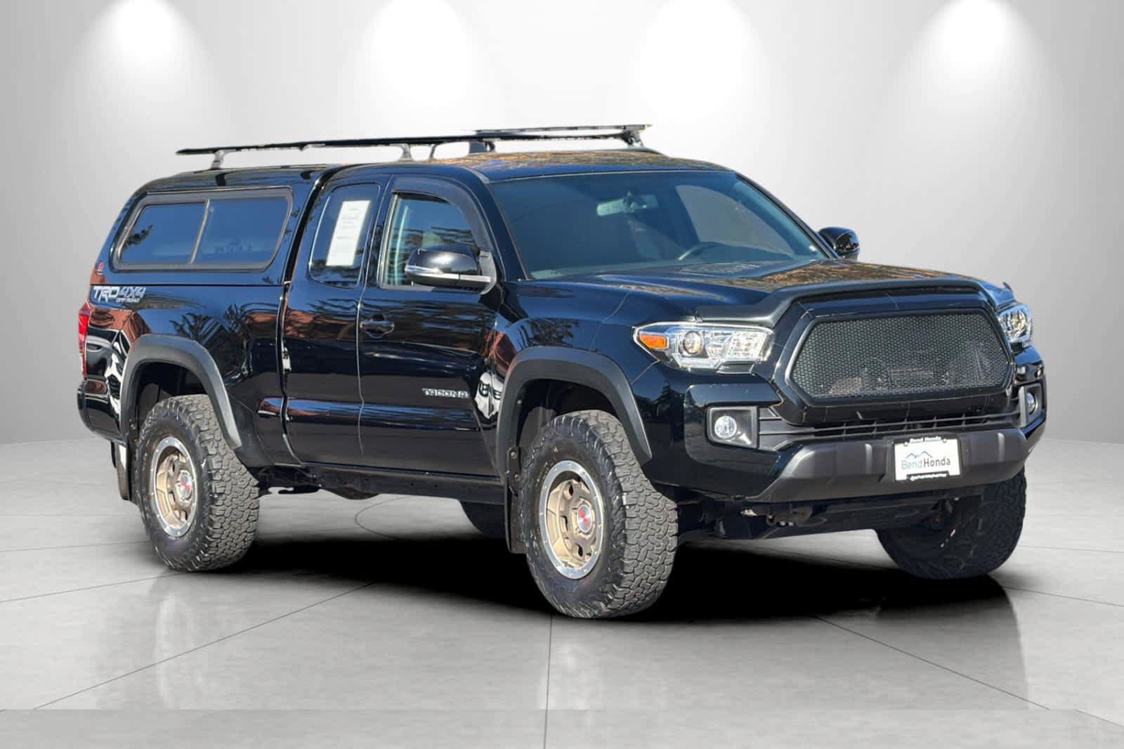 Used 2016 Toyota Tacoma TRD Off-Road w/ Premium & Technology Package AWD/4WD image 9