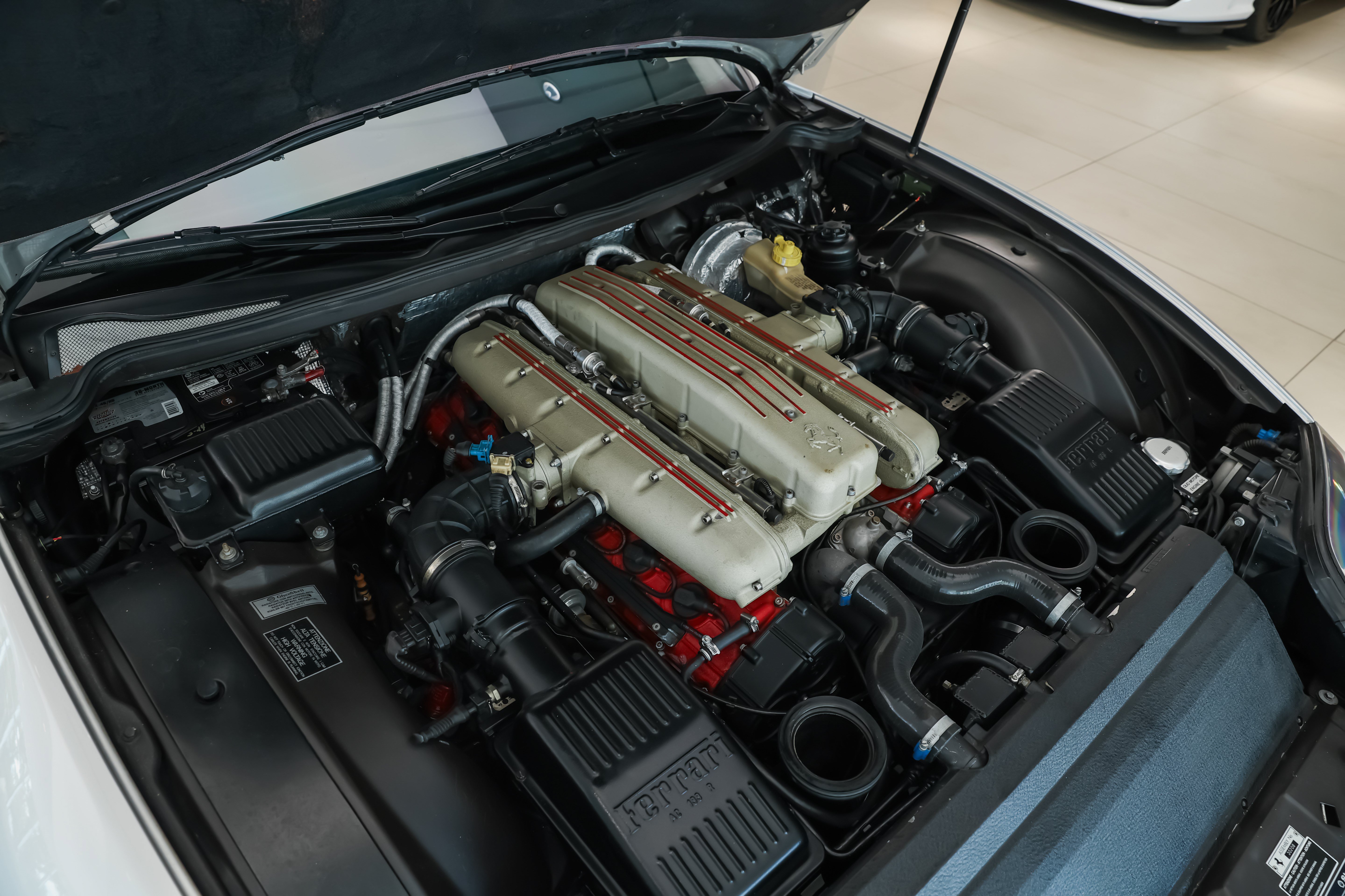 Used 1998 Ferrari 550 Maranello Coupe RWD image 11