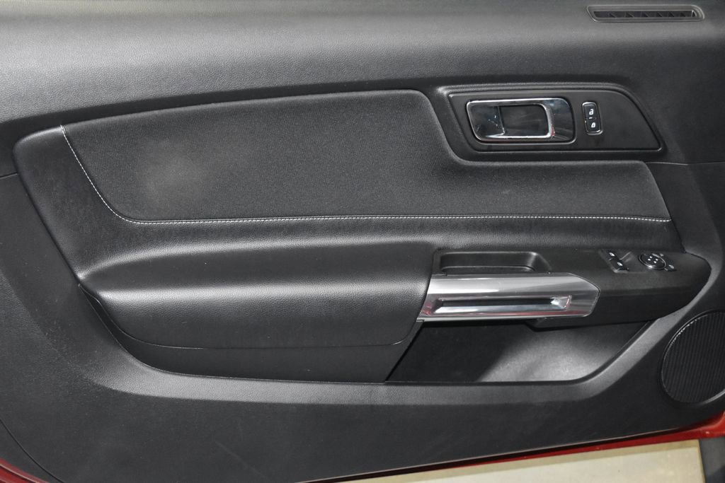 Used 2017 Ford Mustang Coupe image 4