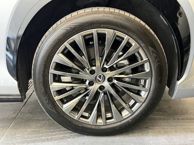 Used 2024 Lexus RZ 450e Premium AWD/4WD image 14