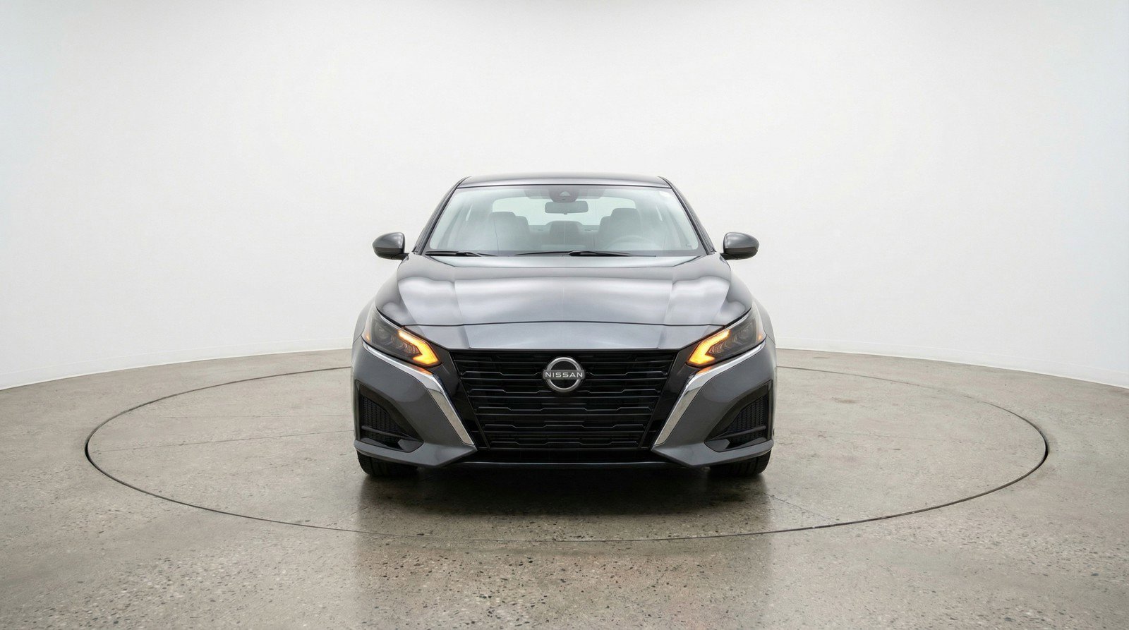 Used 2025 Nissan Altima 2.5 SV FWD image 2