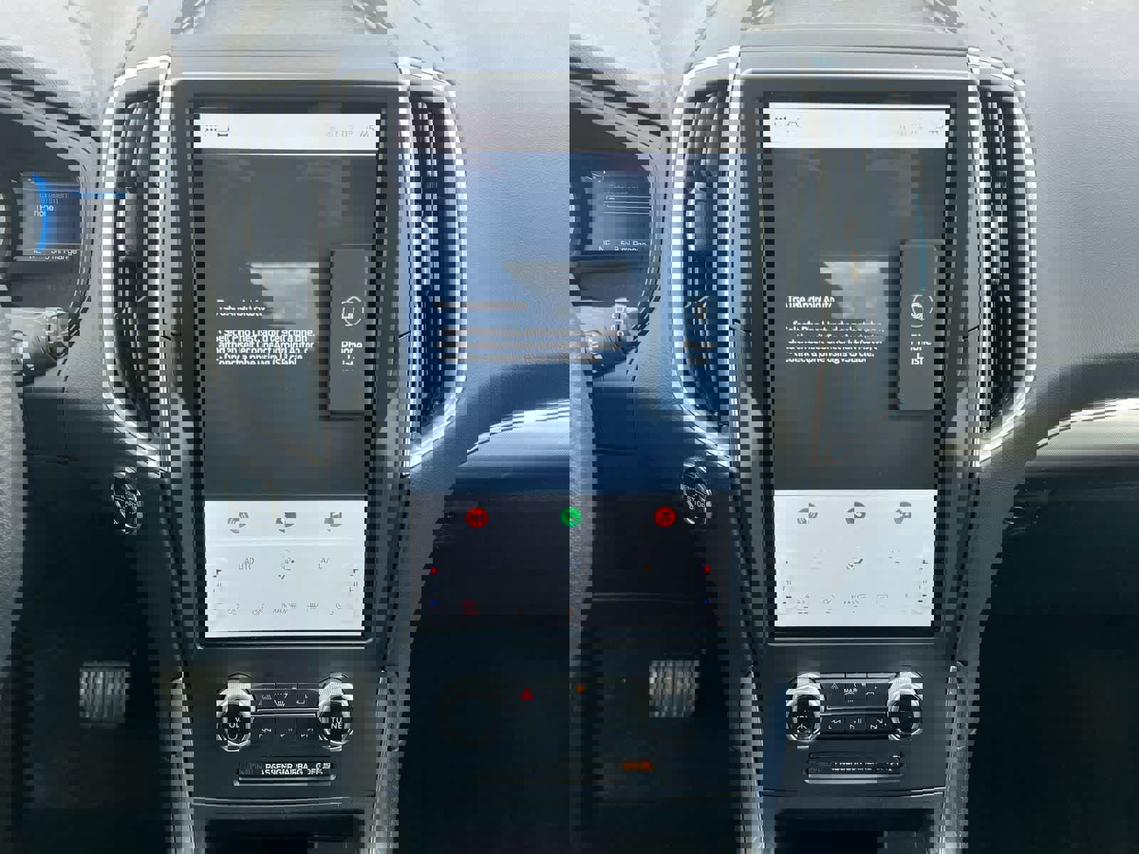 Used 2022 Ford Edge Titanium w/ Class II Trailer Tow Package image 27