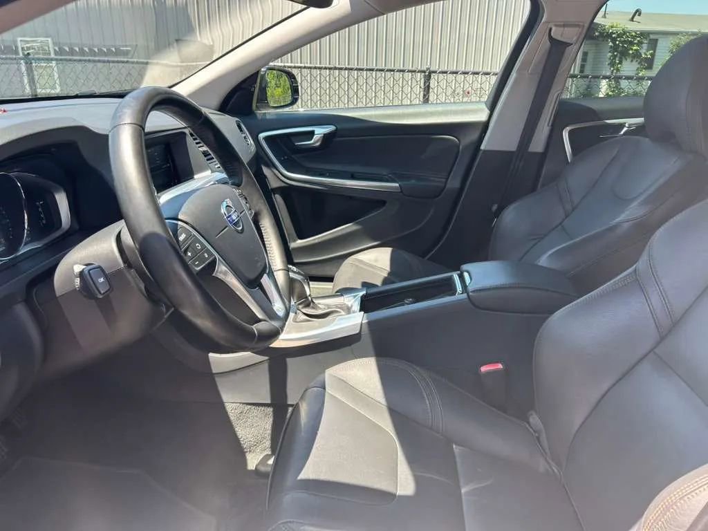 Used 2016 Volvo V60 T5 Cross Country AWD/4WD image 9