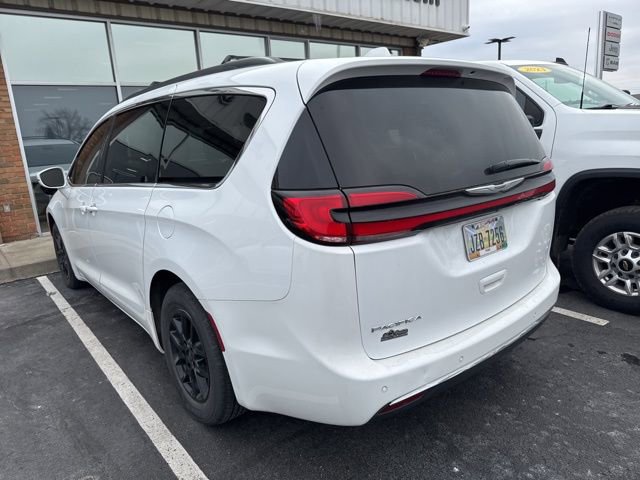 Used 2022 Chrysler Pacifica Touring-L image 9