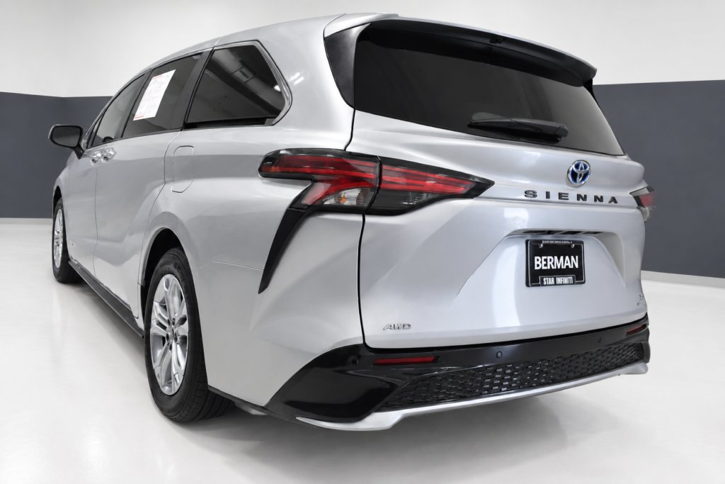 Used 2021 Toyota Sienna XSE AWD/4WD image 3