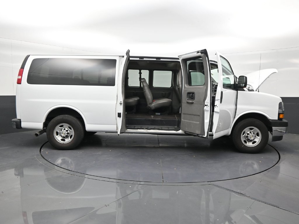 Used 2022 Chevrolet Express 3500 LS w/ Chrome Appearance Package RWD image 27