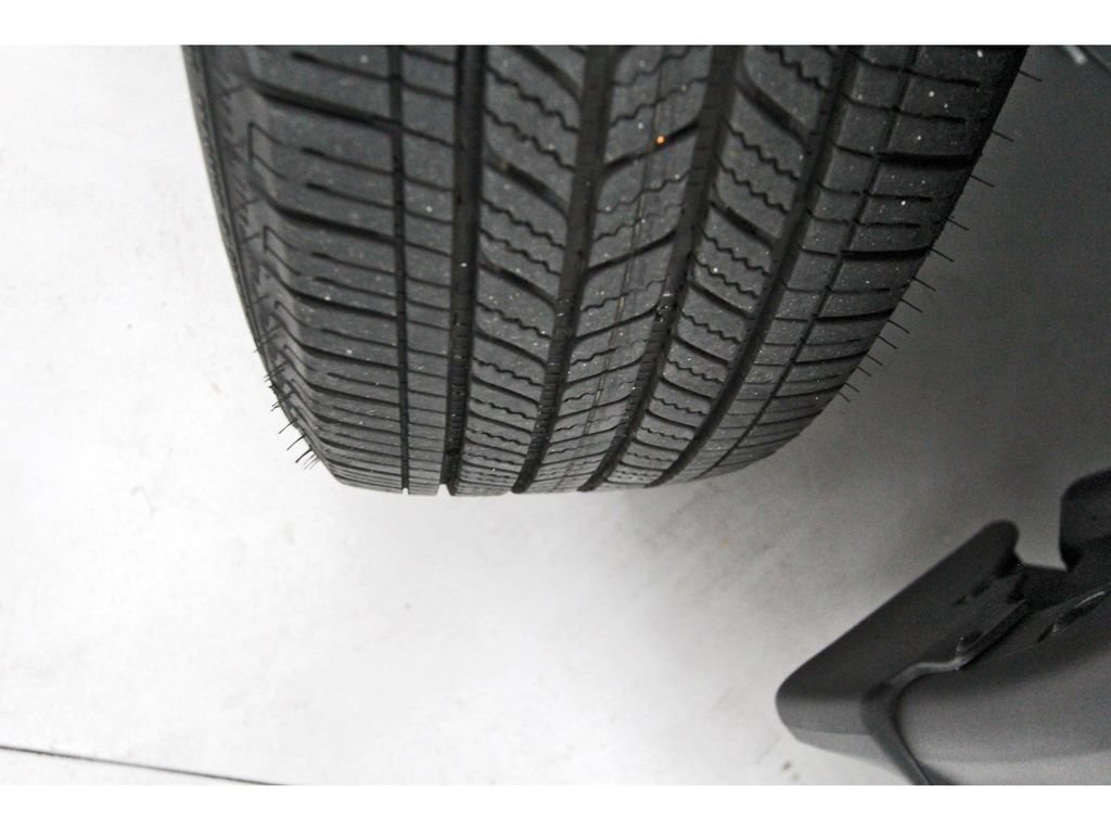 Used 2025 Nissan Rogue S FWD image 28
