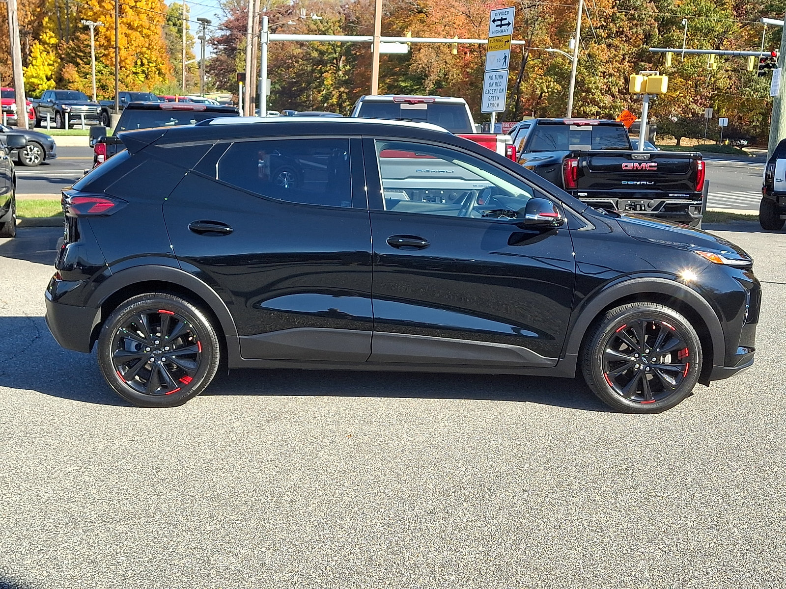 Used 2023 Chevrolet Bolt EUV LT w/ Convenience Package FWD image 7