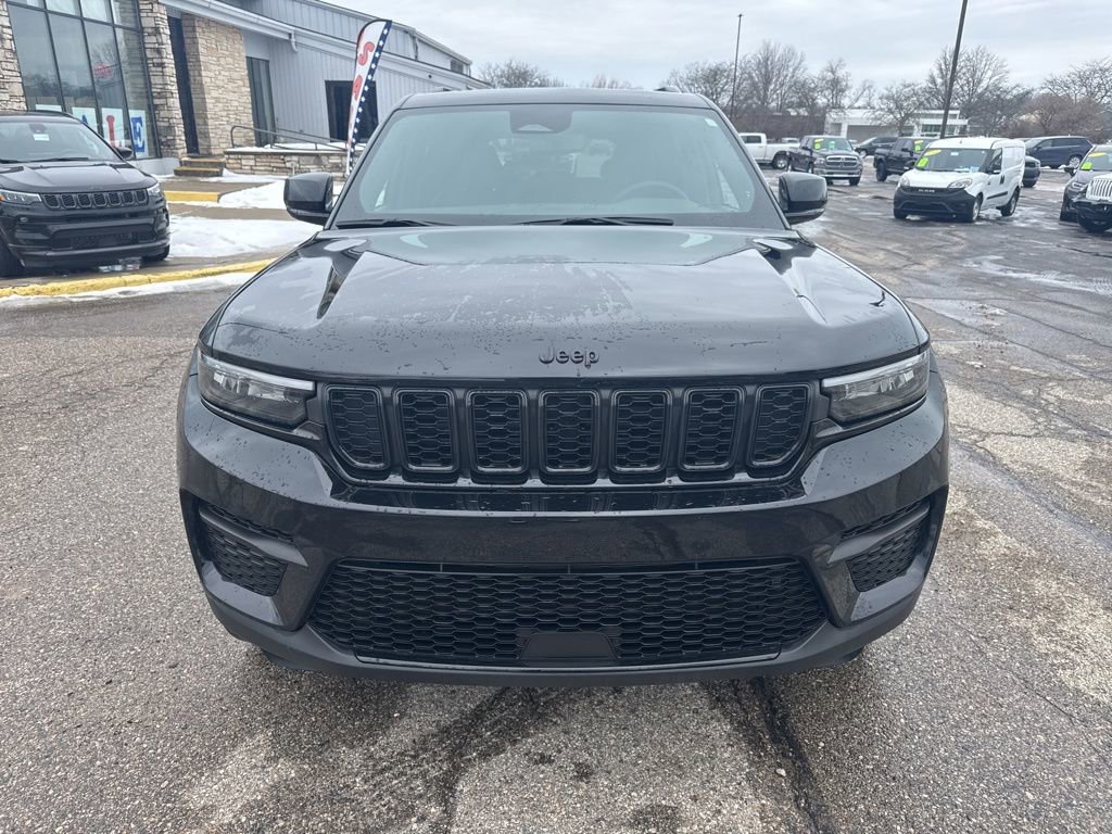 Used 2023 Jeep Grand Cherokee Altitude image 9