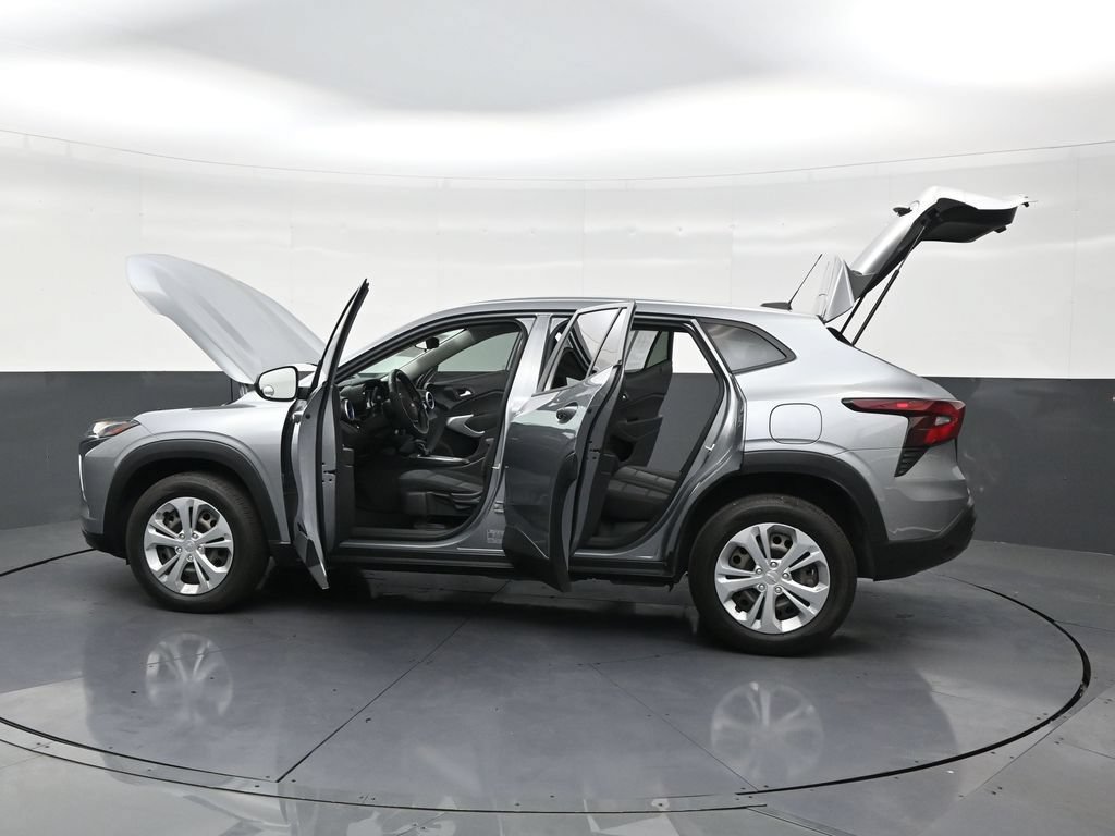 Used 2025 Chevrolet Trax LS FWD image 30